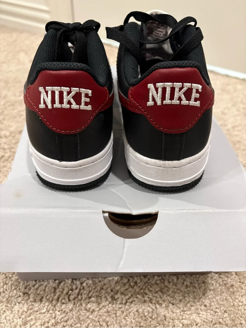 Nike Kids Black, White & Red Low-Top Sneakers